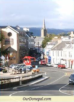 Bus Éireann Approaching Town Center